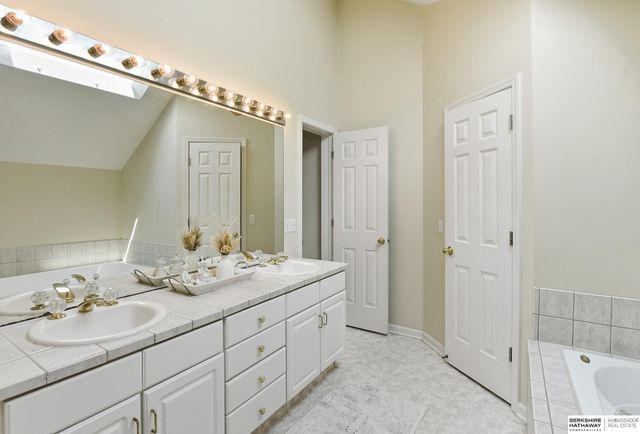 18602 Leavenworth Street, Elkhorn, NE 68022