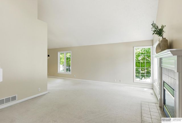 18602 Leavenworth Street, Elkhorn, NE 68022
