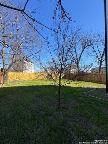 642 N San Gabriel, San Antonio, TX 78228