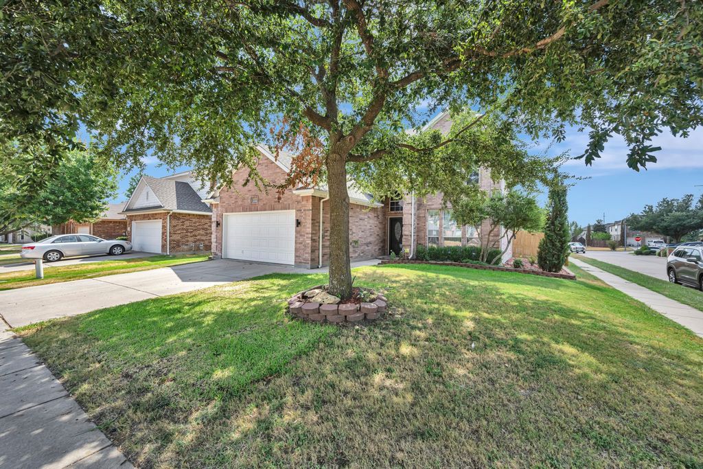 6369 Redeagle Creek Drive, Fort Worth, TX 76179 — exterior