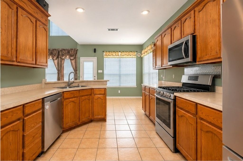 6369 Redeagle Creek Drive, Fort Worth, TX 76179 — photo 5