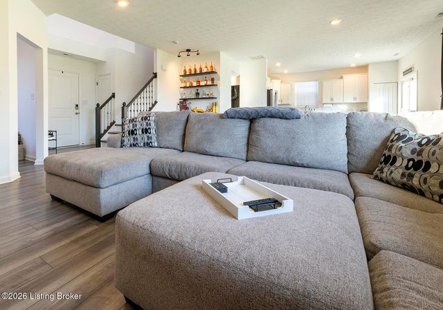 17006 Meander Way, Louisville, KY 40245