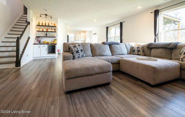 17006 Meander Way, Louisville, KY 40245