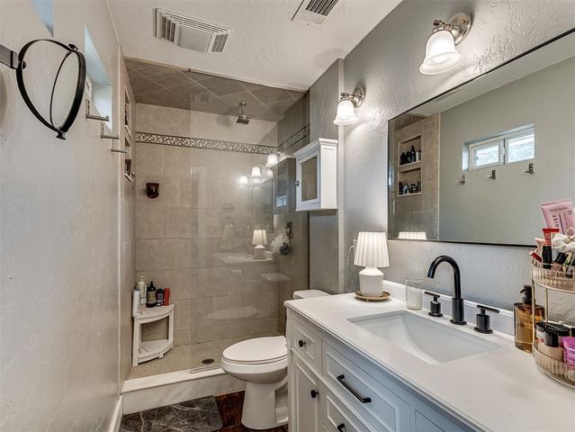 2006 N Nail Parkway, Moore, OK 73160