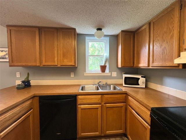 3017 W 23rd Terrace, Lawrence, KS 66047