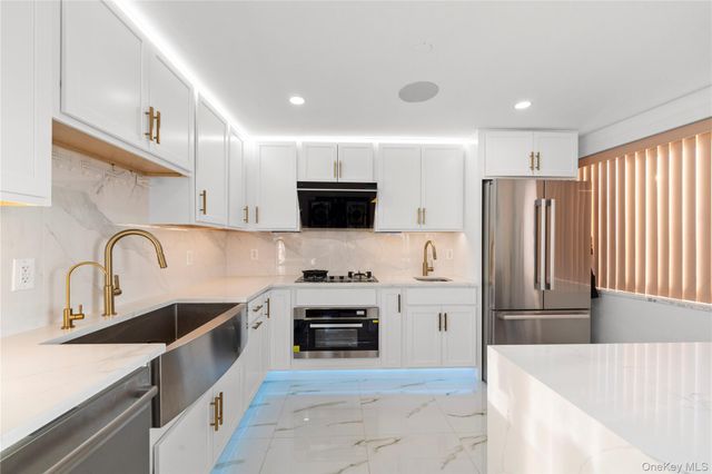 43-18 Main Street 12A, Flushing, NY 11355