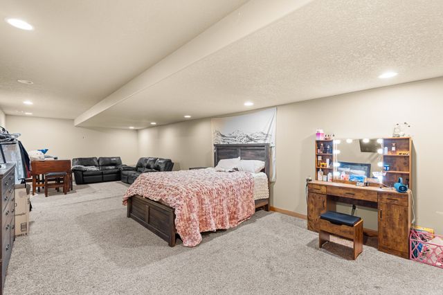 353 Georgetown Place, Norwalk, IA 50211
