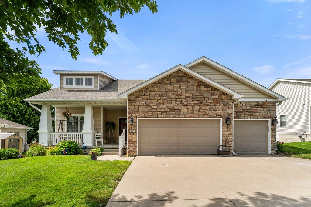 353 Georgetown Place, Norwalk, IA 50211