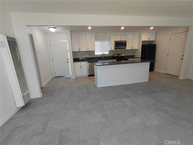 1211 E Avenue R3, Palmdale, CA 93550