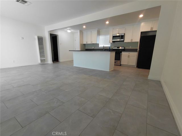 1211 E Avenue R3, Palmdale, CA 93550