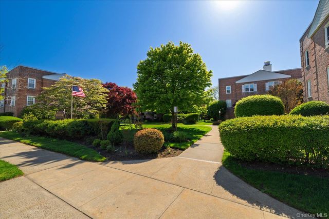 200 N village Avenue F6, Rockville Centre, NY 11570