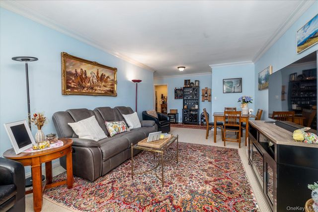 200 N village Avenue F6, Rockville Centre, NY 11570