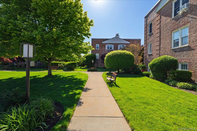 200 N village Avenue F6, Rockville Centre, NY 11570