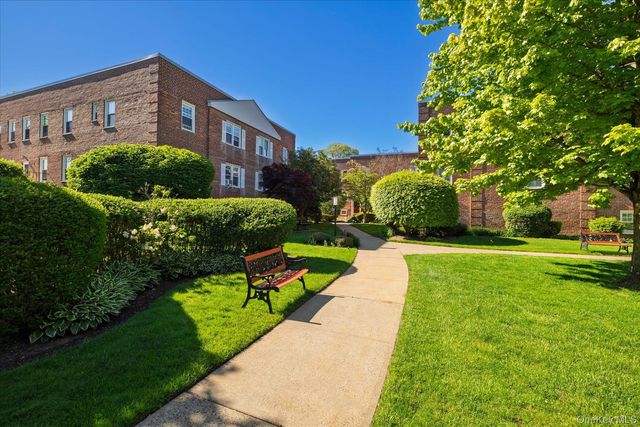 200 N village Avenue F6, Rockville Centre, NY 11570