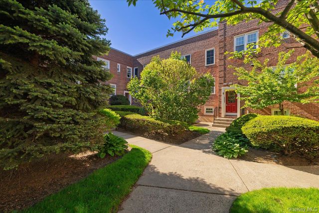 200 N village Avenue F6, Rockville Centre, NY 11570