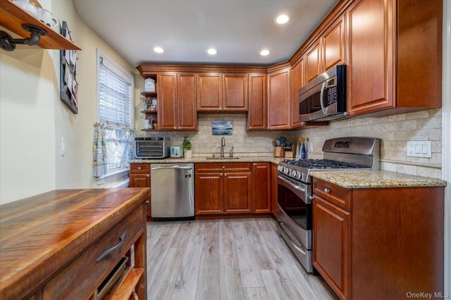 200 N village Avenue F6, Rockville Centre, NY 11570