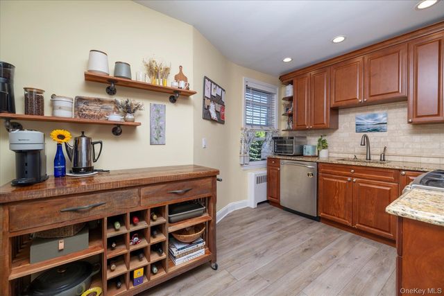 200 N village Avenue F6, Rockville Centre, NY 11570