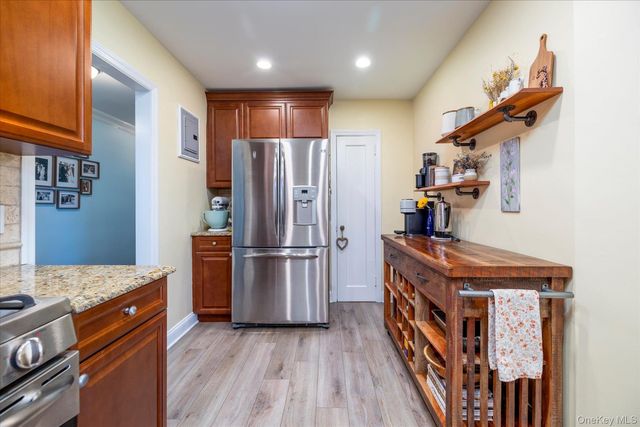 200 N village Avenue F6, Rockville Centre, NY 11570