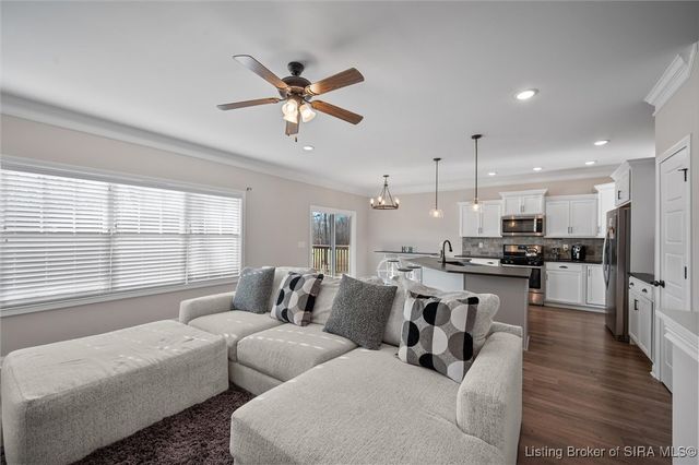 2021 Prestwick Place, Henryville, IN 47126