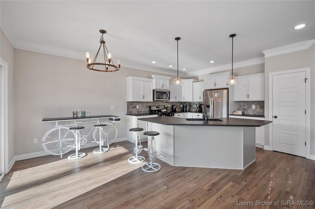 2021 Prestwick Place, Henryville, IN 47126