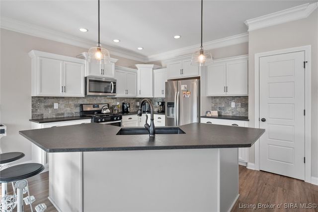 2021 Prestwick Place, Henryville, IN 47126