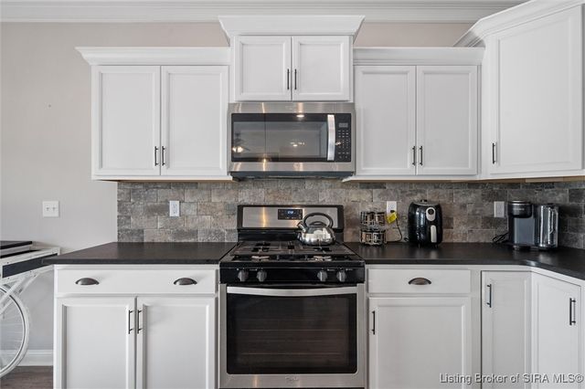 2021 Prestwick Place, Henryville, IN 47126