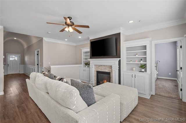 2021 Prestwick Place, Henryville, IN 47126