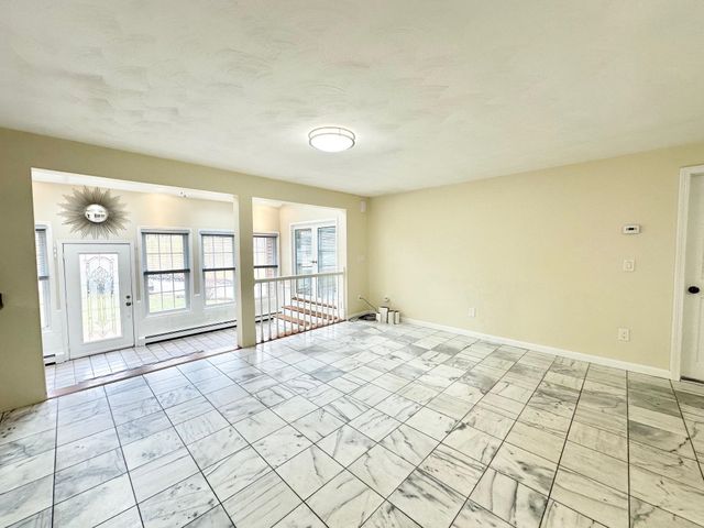 7 Rainbow Drive, Goffstown, NH 03045