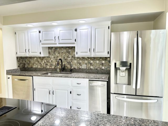 7 Rainbow Drive, Goffstown, NH 03045