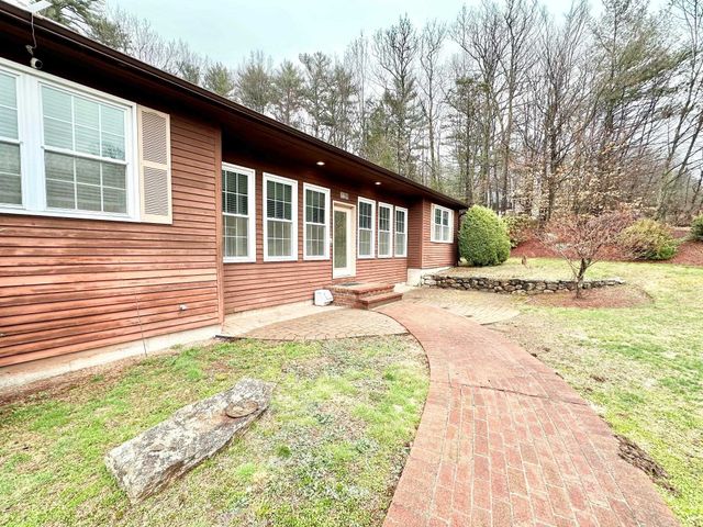 7 Rainbow Drive, Goffstown, NH 03045