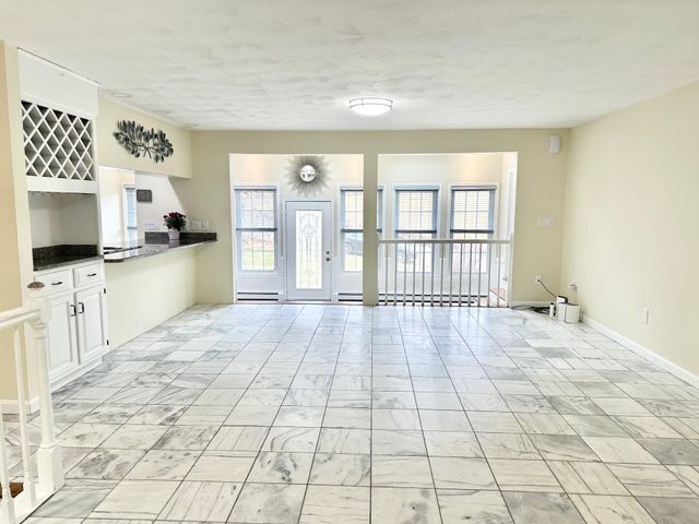 7 Rainbow Drive, Goffstown, NH 03045