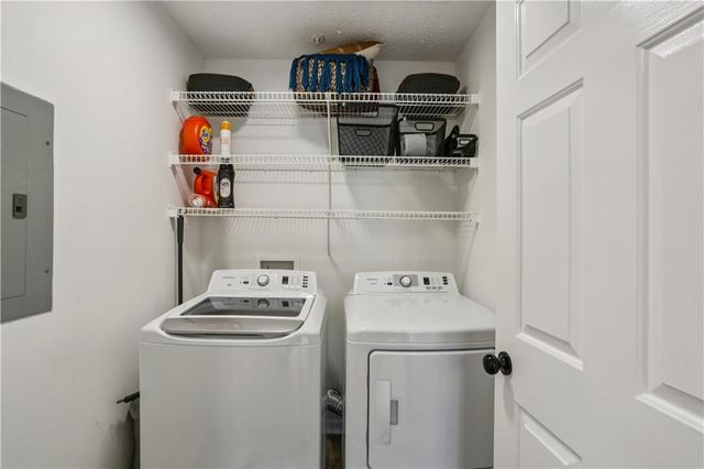 322 Streamside Drive, Roswell, GA 30076