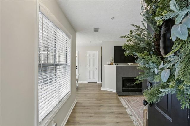 322 Streamside Drive, Roswell, GA 30076