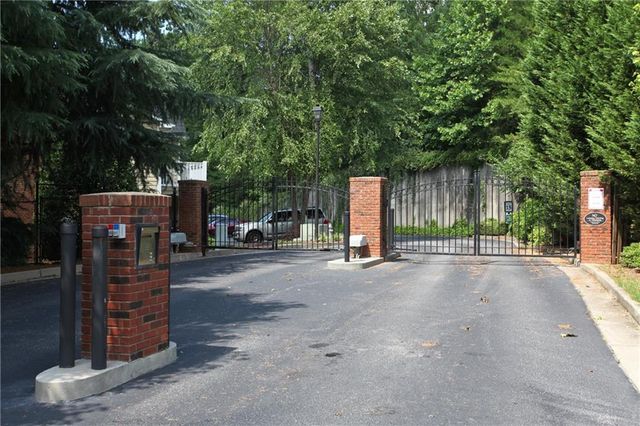 322 Streamside Drive, Roswell, GA 30076