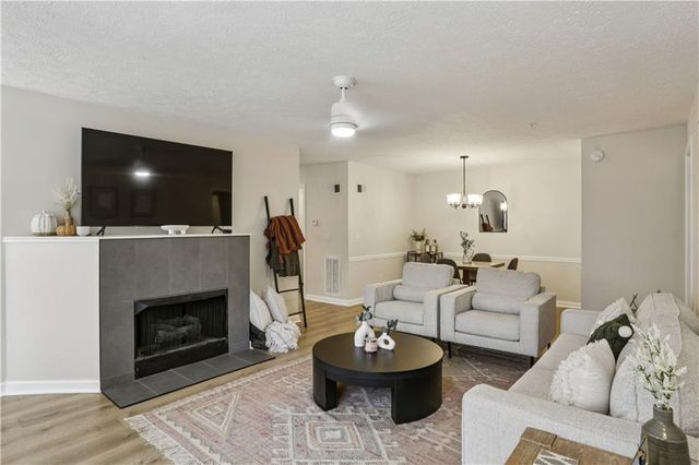 322 Streamside Drive, Roswell, GA 30076