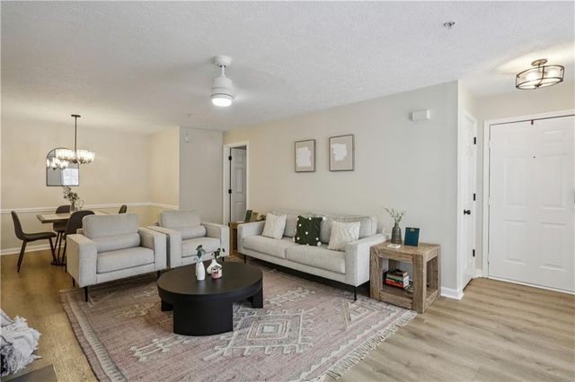 322 Streamside Drive, Roswell, GA 30076