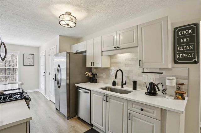 322 Streamside Drive, Roswell, GA 30076