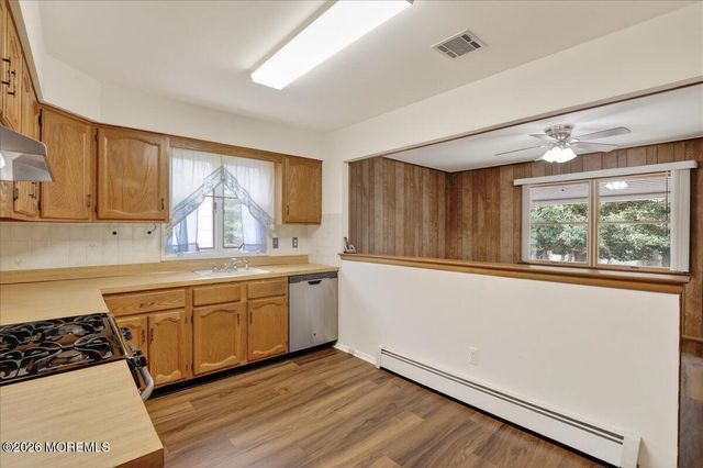 38 Fairfield Road, Toms River, NJ 08757