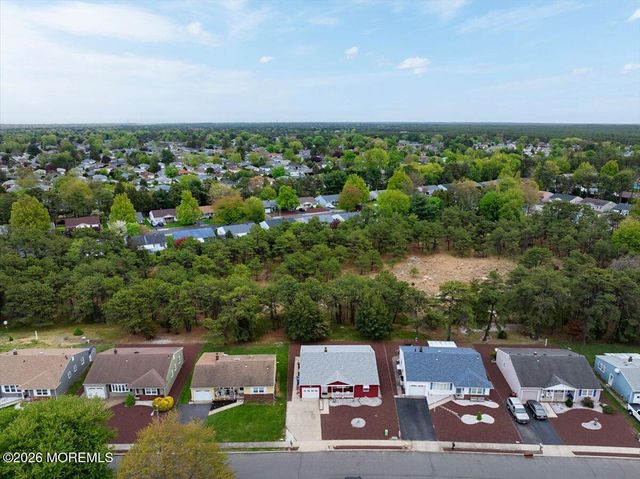 38 Fairfield Road, Toms River, NJ 08757