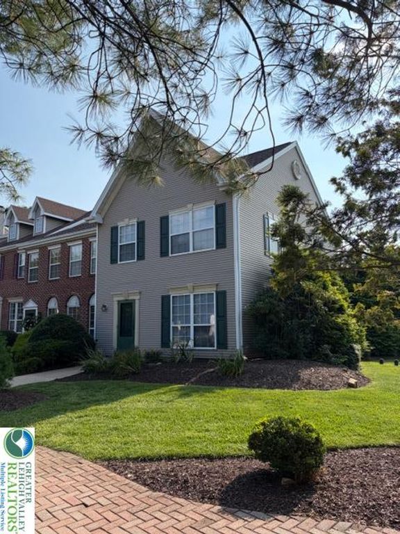 1962 Pine Court, Hellertown Boro, PA 18055