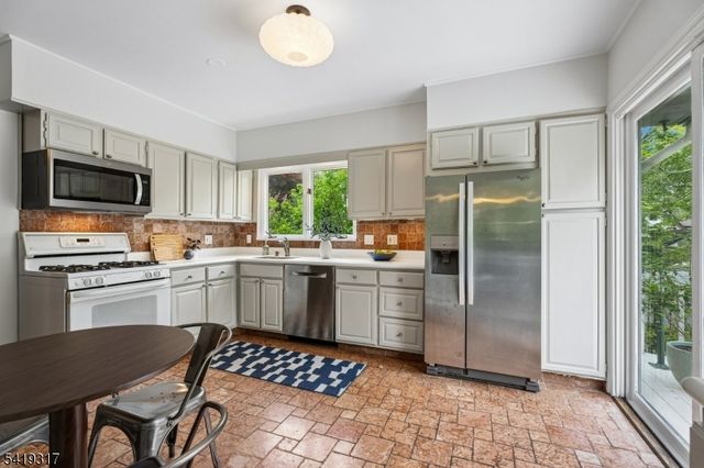 379 Highland Ave, Montclair Twp., NJ 07043