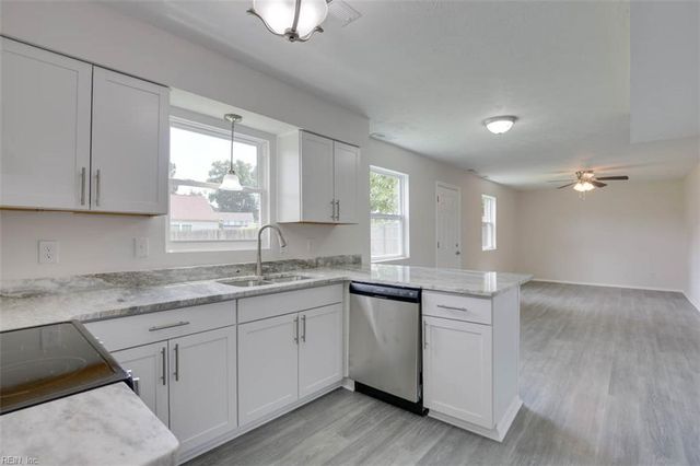 140 Gingerwood CT, Newport News, VA 23608