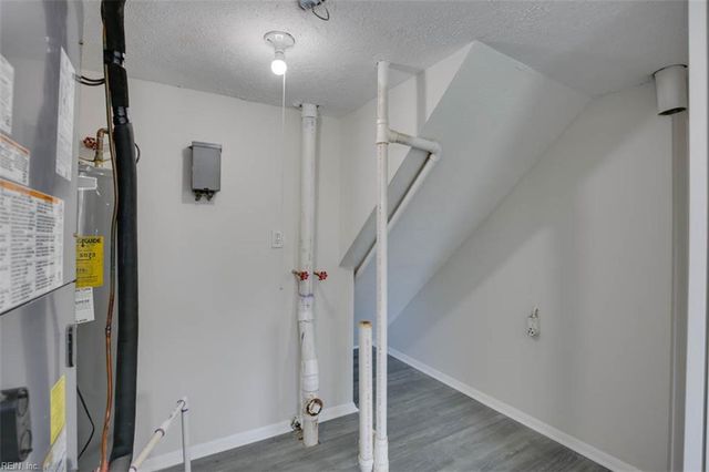 140 Gingerwood CT, Newport News, VA 23608