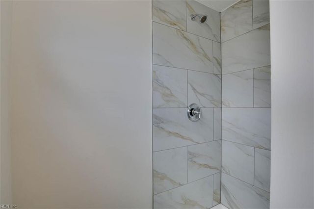 140 Gingerwood CT, Newport News, VA 23608