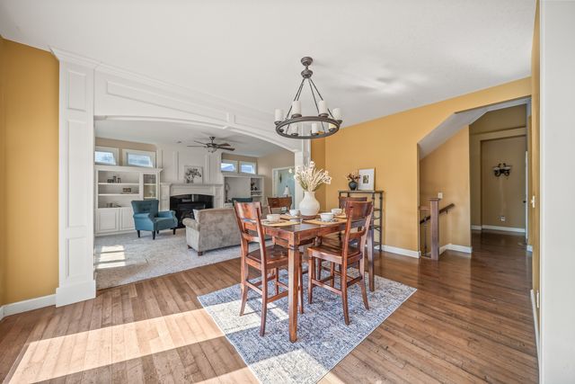 307 S TOMBERGS Drive, Eldridge, IA 52748