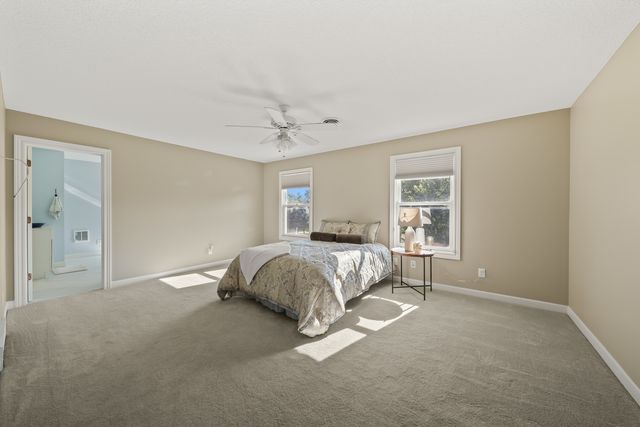 307 S TOMBERGS Drive, Eldridge, IA 52748