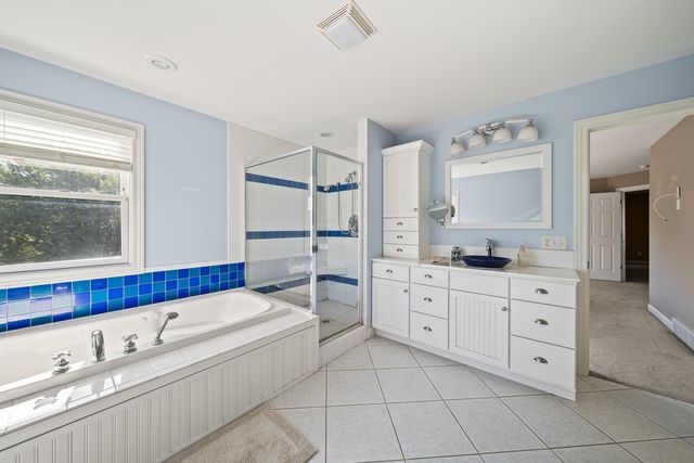 307 S TOMBERGS Drive, Eldridge, IA 52748