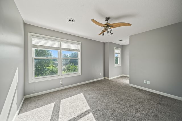 307 S TOMBERGS Drive, Eldridge, IA 52748
