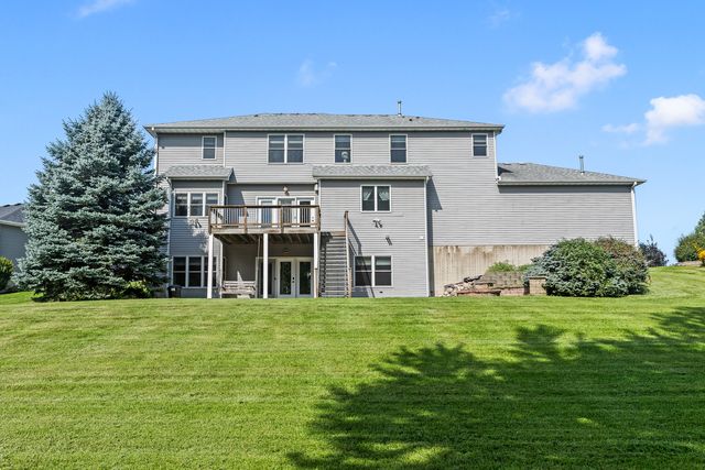 307 S TOMBERGS Drive, Eldridge, IA 52748