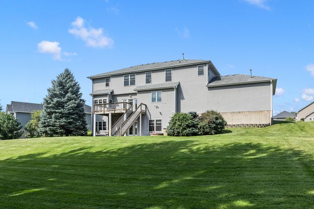 307 S TOMBERGS Drive, Eldridge, IA 52748